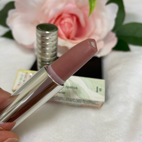 Clinique Dramatically Different Lipstick - 01 BARELY - FULL SIZE - Picture 3 of 5